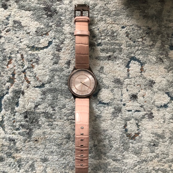 Micheal Kors Lauryn Analog Watch - Picture 4 of 11
